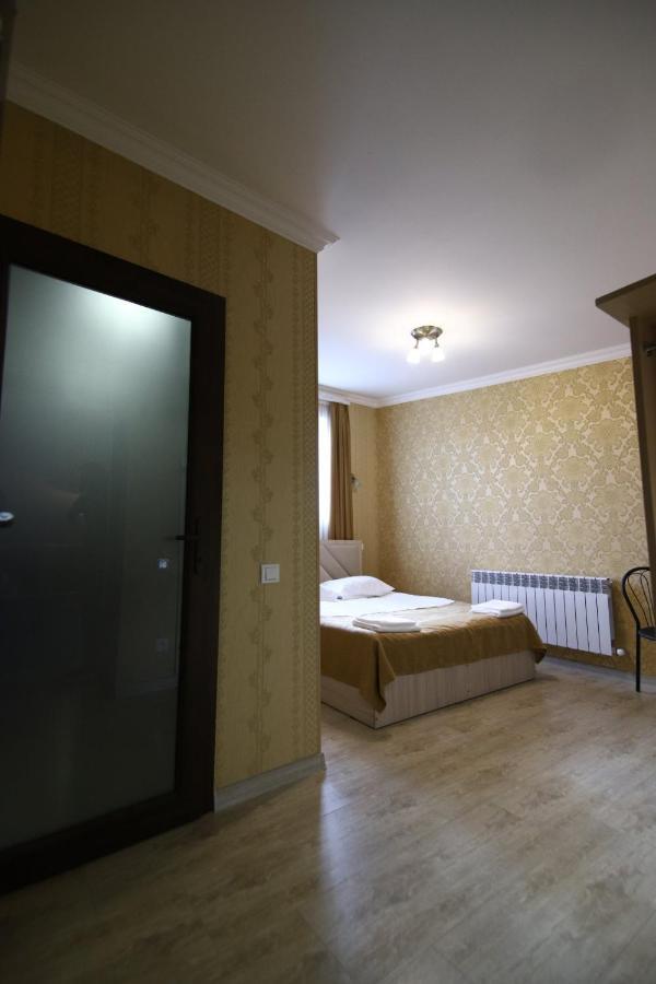Gyumri Guest House Bagian luar foto