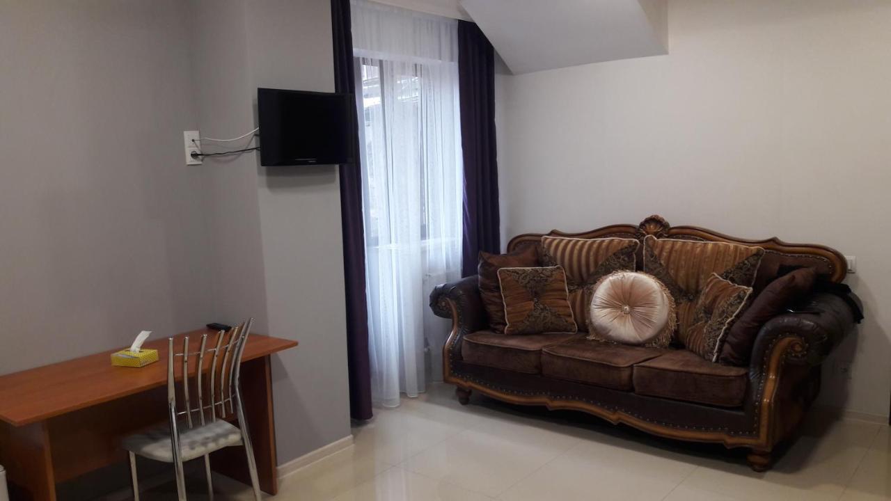 Gyumri Guest House Bagian luar foto